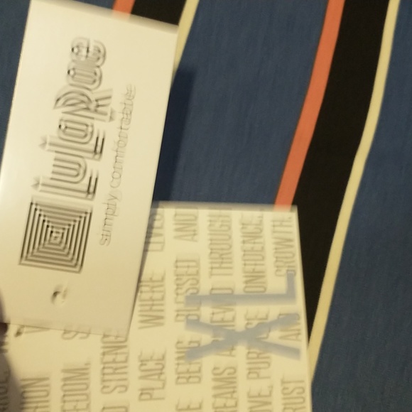 LuLaRoe woman's size XL short sleeve tunic-NWT - Picture 4 of 11